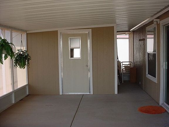 Ariz room w/separate hobby room