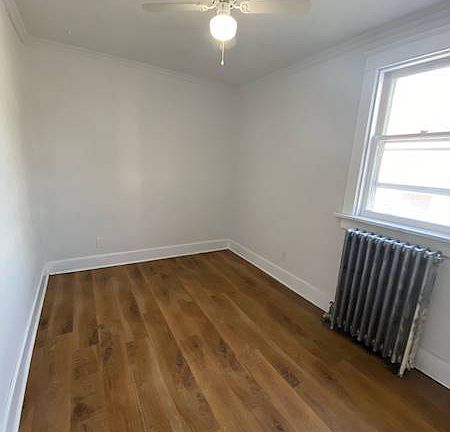 4th image of 432 Queen St S #D