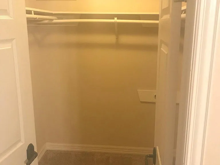Mesa B - Master Walk-In Closet