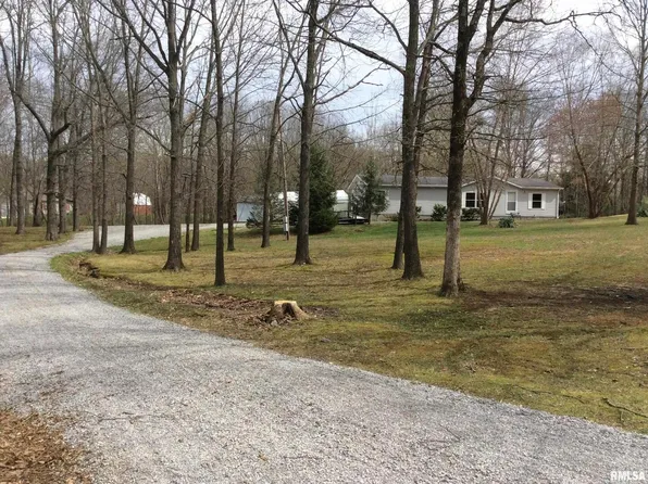 694 County Road 105 E, Bluford, IL 62814