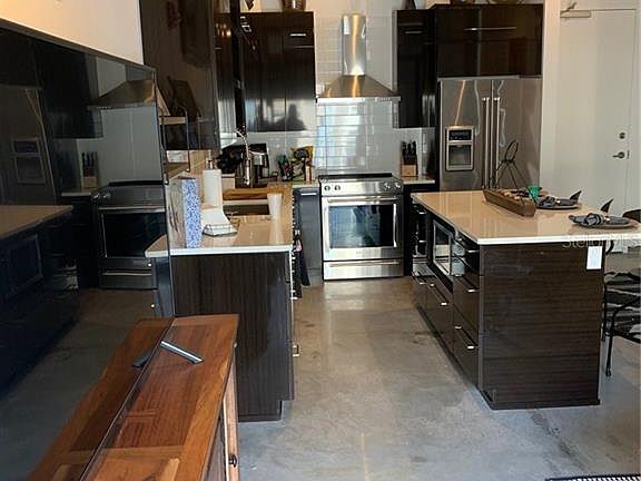3rd image of 302 SE Broadway St Unit 450