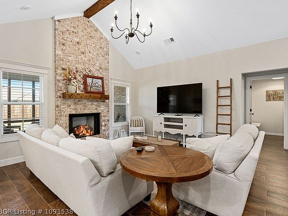 4th image of 9115 Logwood Ln