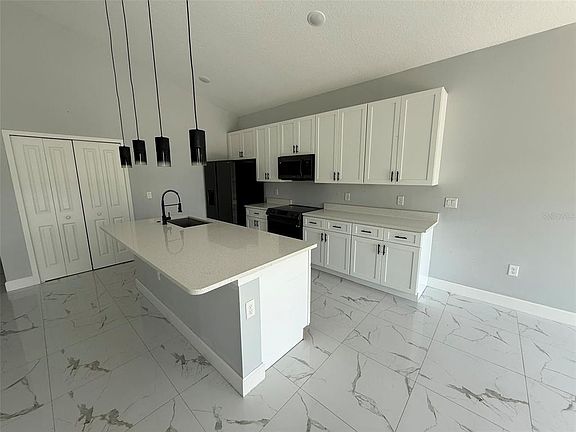 4th image of 512 Sunset Rd N