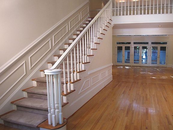2-Story Grand Foyer