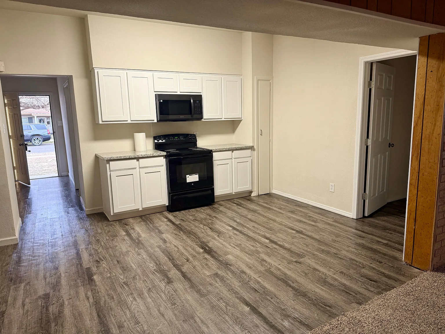 4 bed, 2.0 bath, 1648 sqft, $1,700 — Photo 2