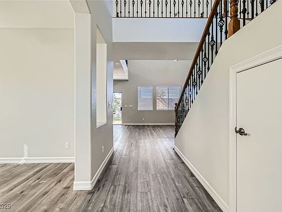 5th image of 10654 Robin Hill Ave