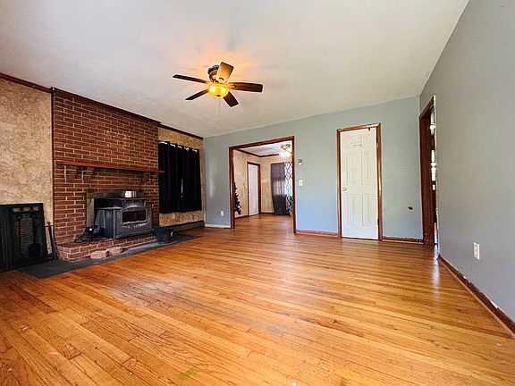 4th image of 506 Parkwood Dr