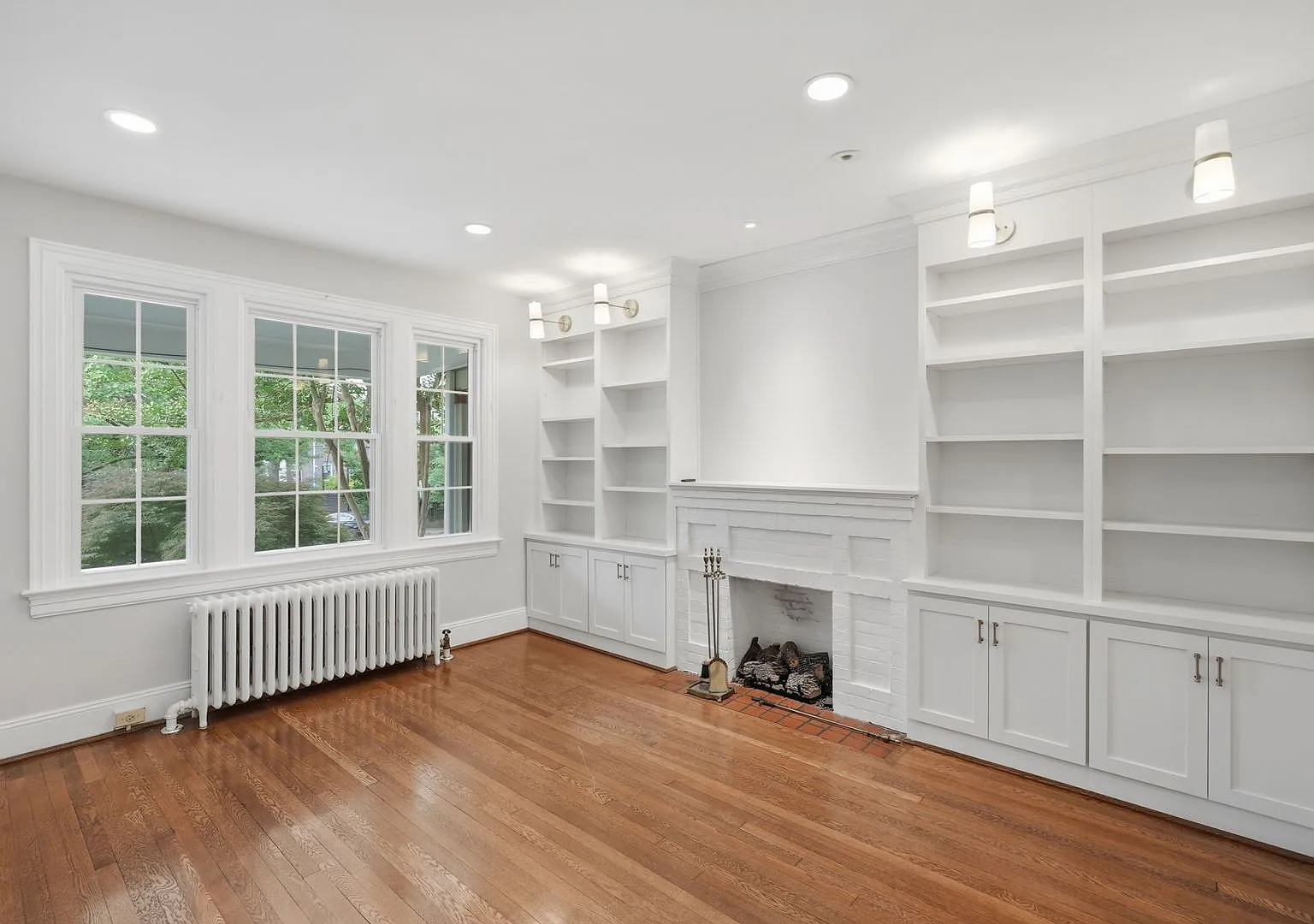 Glover Park Townhome | 4 Bed | 3.5 Bath | 2,500 Sf | Large Front Porch & Fenced-In Backyard w/ Deck — Photo 1