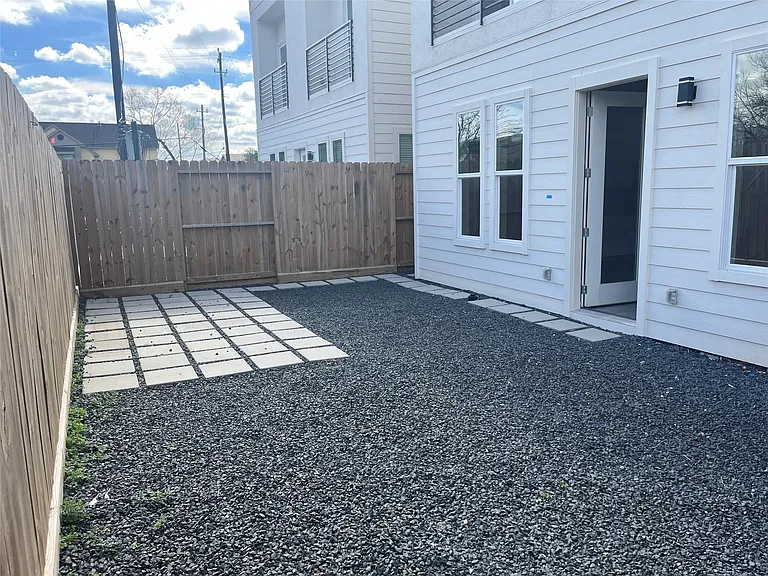 2331 Paul Quinn St — Photo 15
