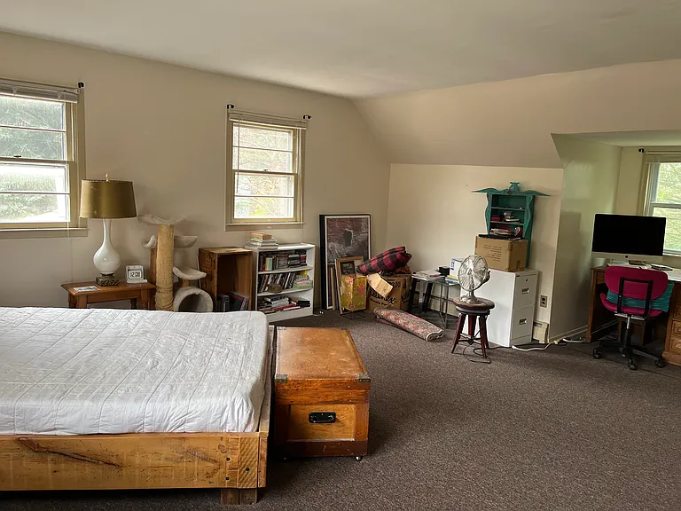 437 King Rd E #2 — Photo 3