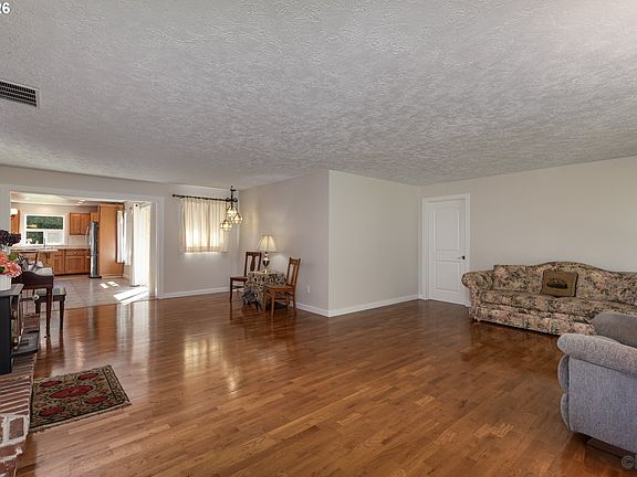 3rd image of 13740 Colvin Rd