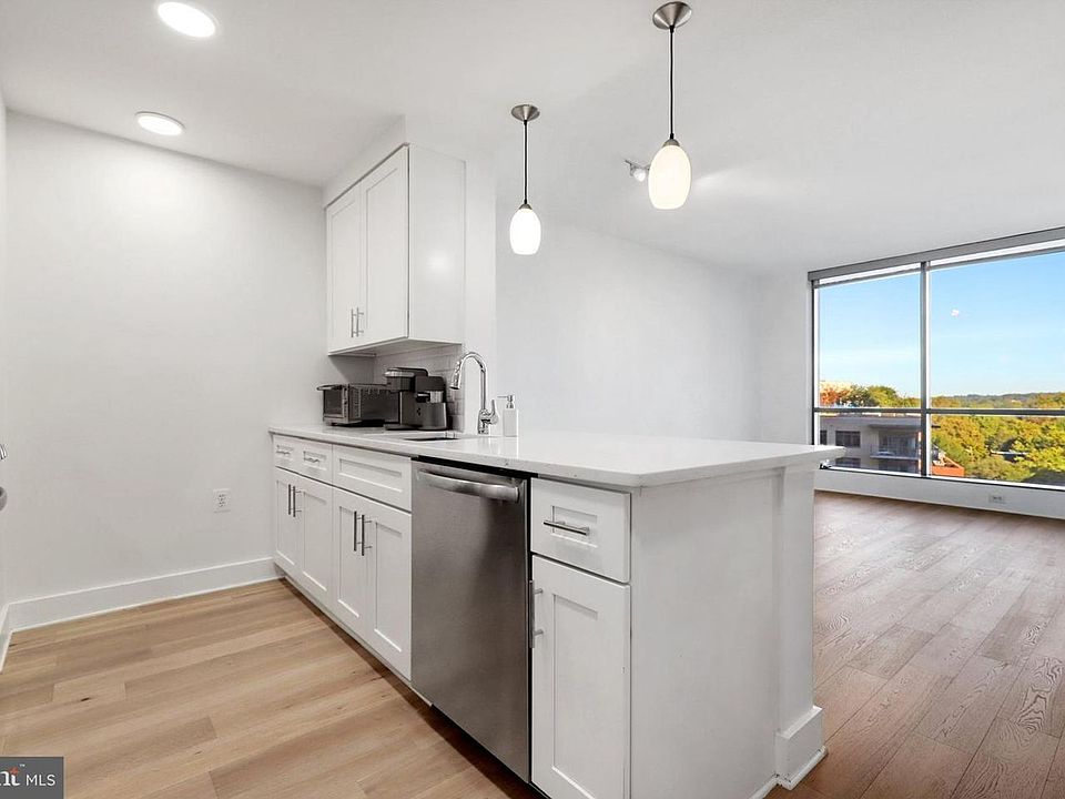 1st image of 2001 15th St N APT 823