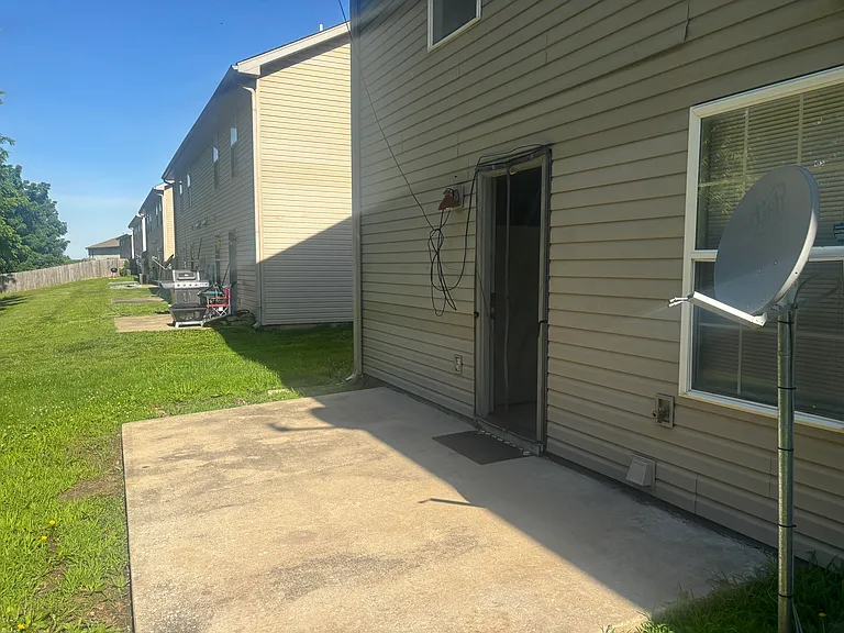 1320 Raleigh Dr — Photo 5