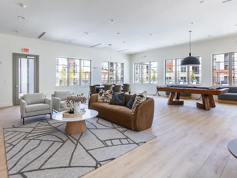 901 Rendon — Photo 37