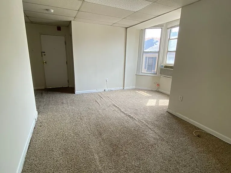 Morris Apartments — Photo 32