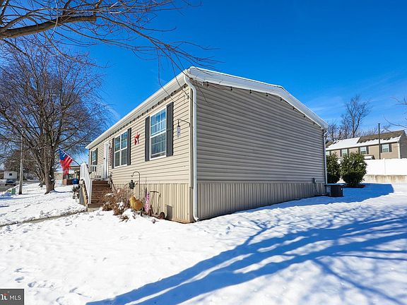 3rd image of 1395 Bowmansville Rd