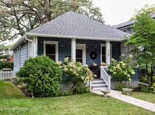 706 Woodlawn Ave, Lake Forest, IL 60045
