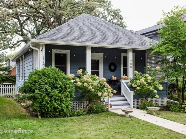 706 Woodlawn Ave, Lake Forest, IL 60045