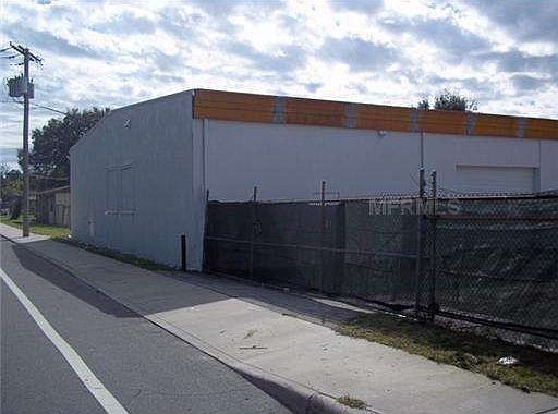 1st image of 920 W 2nd St