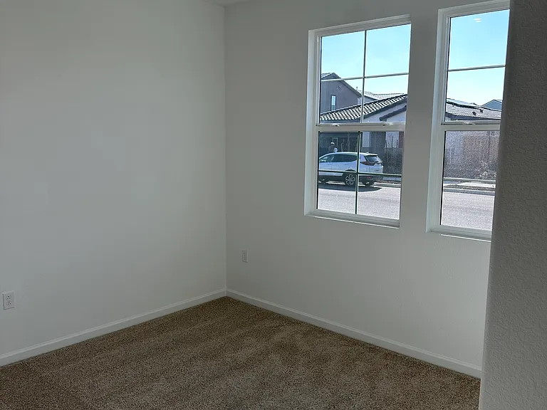 679 Estancia St — Photo 4