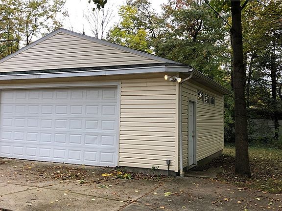 4th image of 952 Oxford Rd