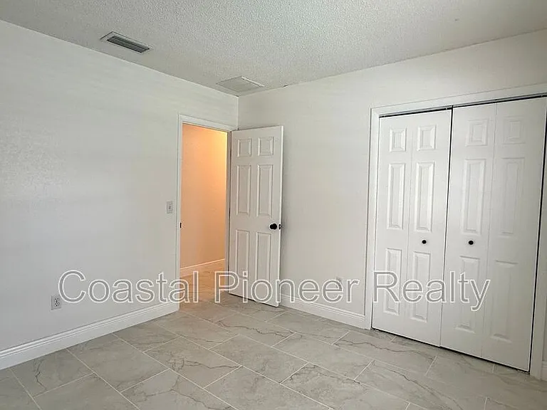 18306 Crawley Rd — Photo 26