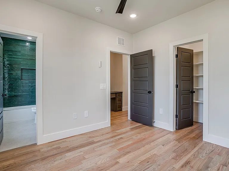 2820 Weisenberger St #110 — Photo 24