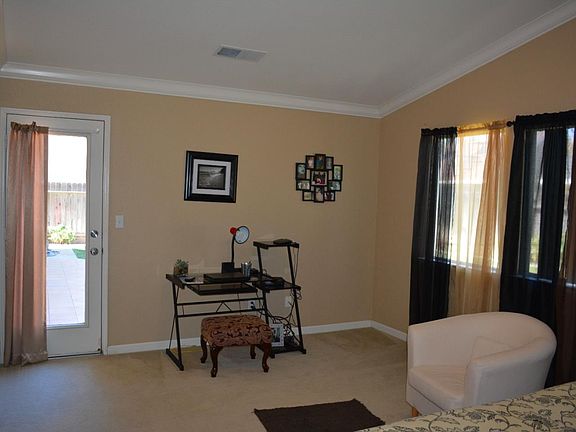5th image of 733 Rhine Ct
