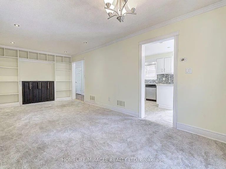 45 Sunley Cres — Photo 6