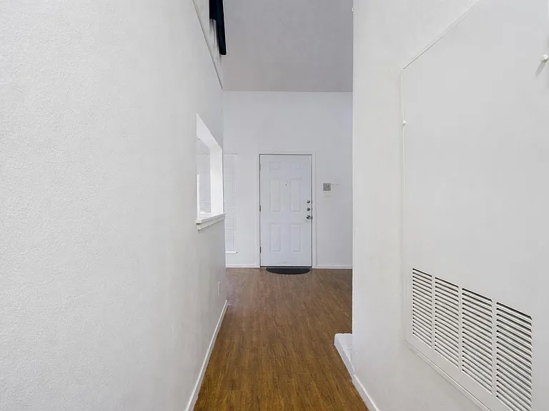908 Poplar St #201 — Photo 4