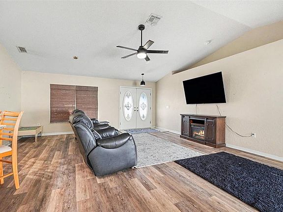 5th image of 4187 Everett Ave