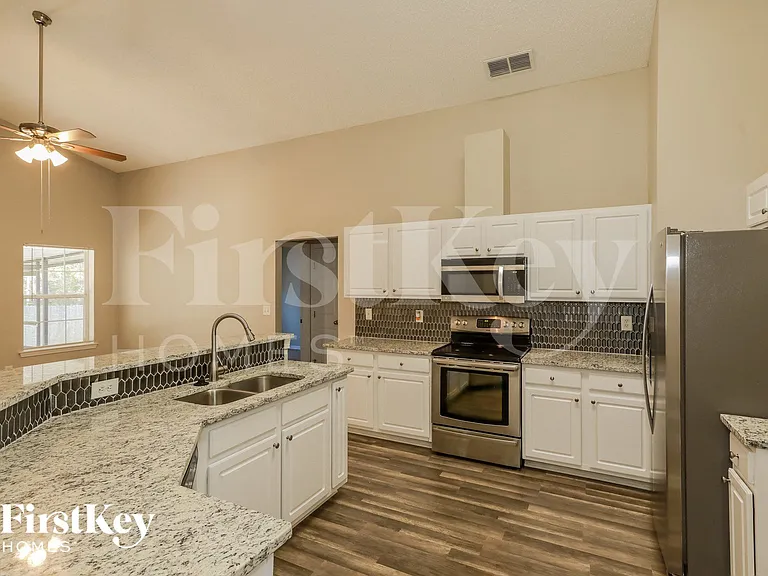 2047 Eclipse Dr — Photo 6