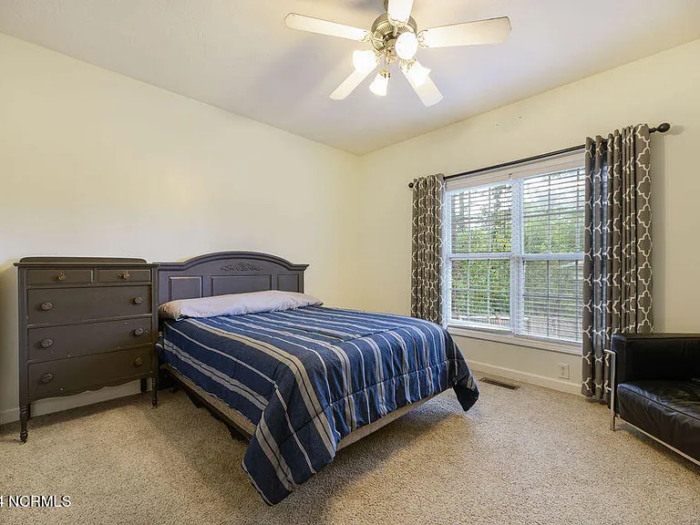 35 Bedford Cir — Photo 18