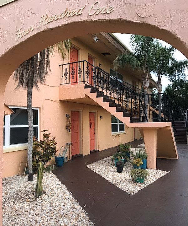1st image of 401 S Comet Ave APT 4