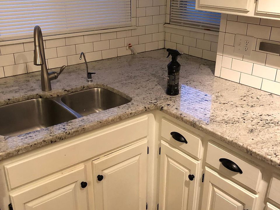 Kitchen, Deep sink, filtered water to the right built in