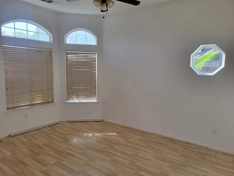 1160 Evergreen Ave — Photo 5