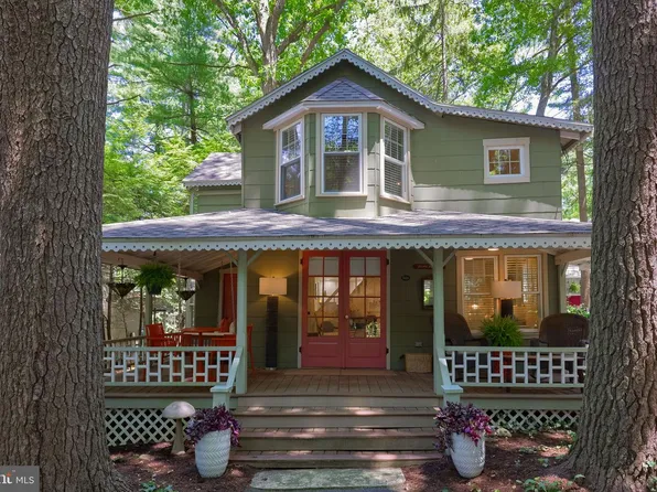411 2nd St, Mount Gretna, PA 17064
