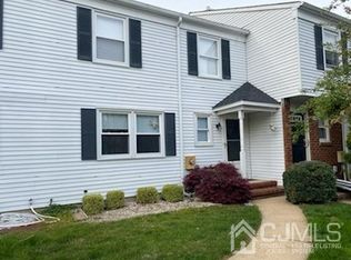 22 Rosewood Ct, Sayreville, NJ 08872