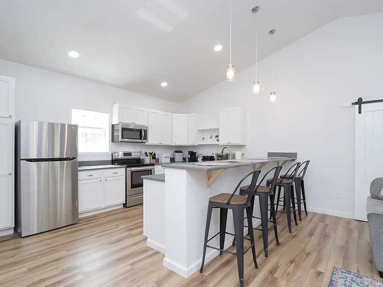 177 Thompson St — Photo 6