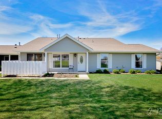 423 N Thornwood Dr, McHenry, IL 60050
