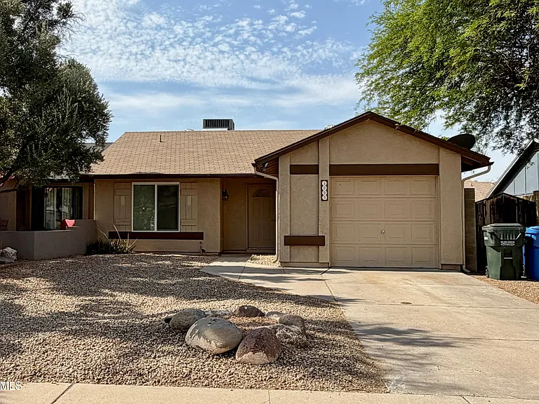 3005 W Ross Ave — Photo 1