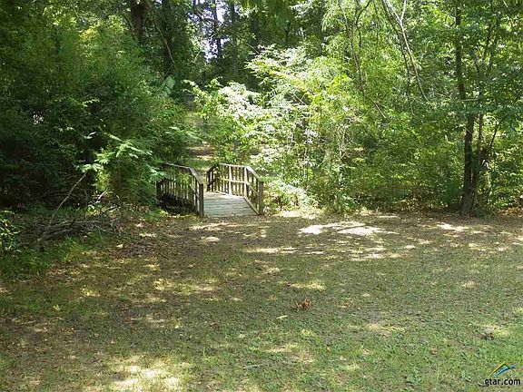 3rd image of 707 Carr Dr