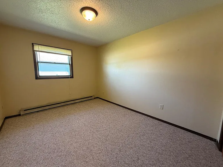 Salem Apartments — Photo 18
