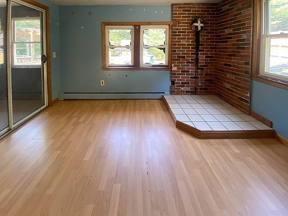 2nd image of 6 Oak Dr