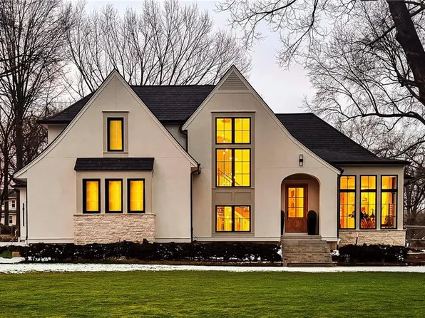 2815 W 82nd St, Leawood, KS 66206