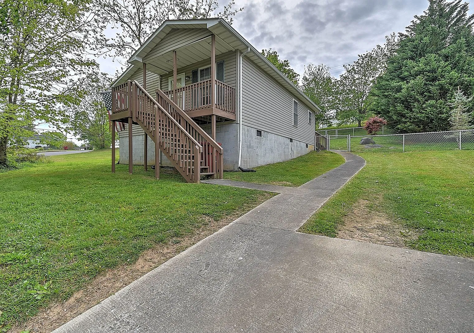 303 Moorland Drive, Johnson City, TN 37615 — Photo 1