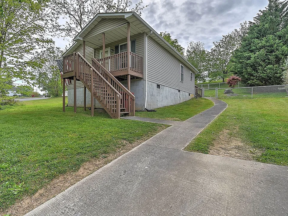 303 Moorland Dr