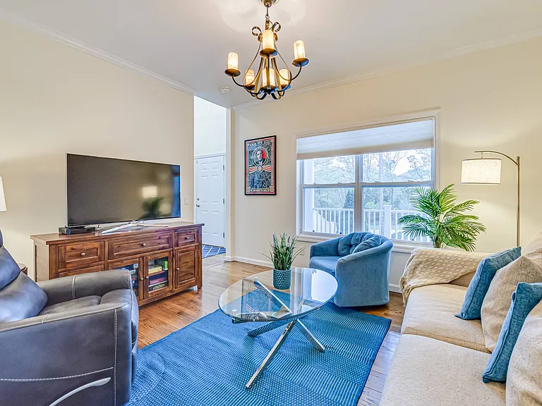 18 Lakeside Ln — Photo 10
