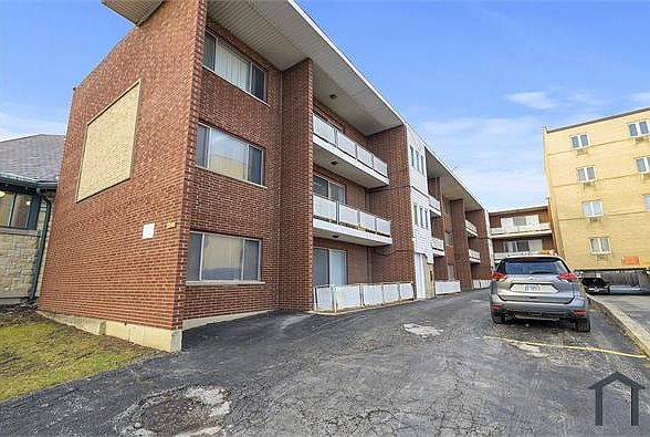 2nd image of 2040 W 111th St