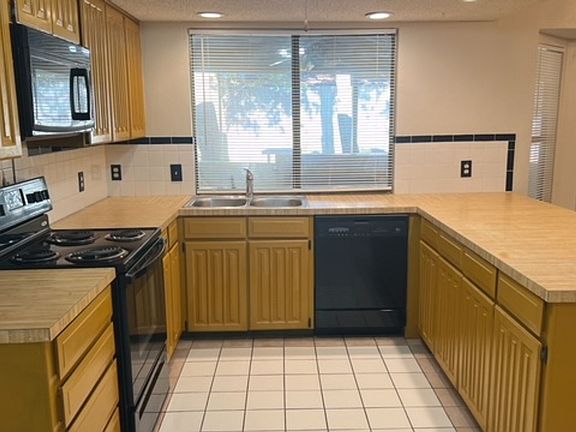 5th image of 3911 Firethorn Dr
